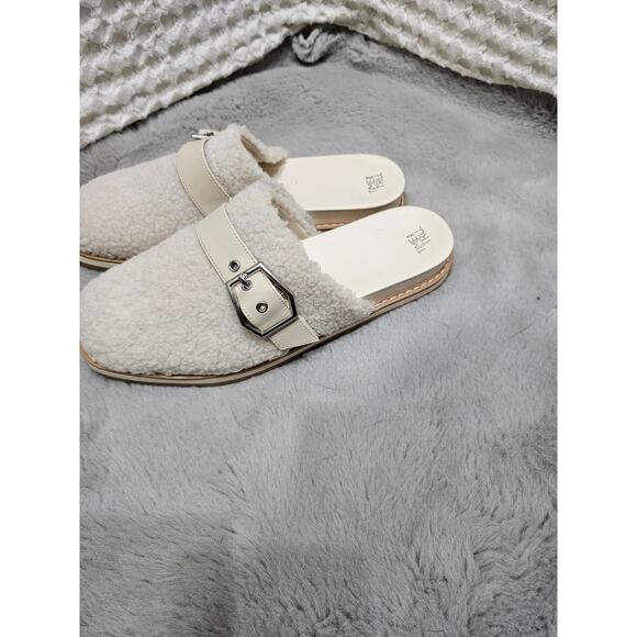 Time and Tru Women's Buckled Mule Slides size 8- worn once - Picture 3 of 5